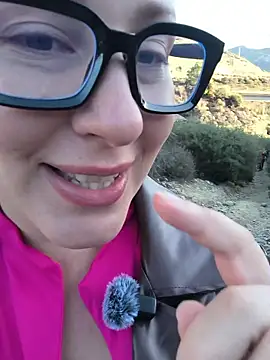 Snapshot of Mona_Plus chatting on November 16, 2025, 8:09 am Mona Plus online show from November 16, 2025, 8:09 am