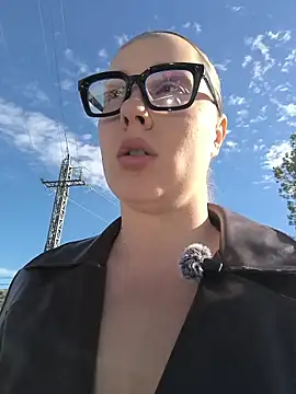 Snapshot of Mona_Plus chatting on November 20, 2025, 1:22 pm Mona Plus online show from November 20, 2025, 1:22 pm