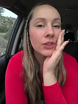 Snapshot of Mona_Plus chatting on December 21, 2025, 9:05 am Mona Plus online show from December 21, 2025, 9:05 am