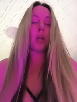 Snapshot of Mona_Plus chatting on January 5, 2026, 6:00 pm Mona Plus online show from January 5, 2026, 6:00 pm