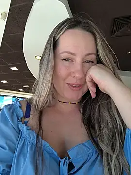 Snapshot of Mona_Plus chatting on January 11, 2026, 10:20 am Mona Plus online show from January 11, 2026, 10:20 am