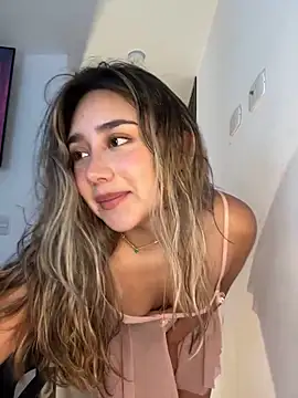 Snapshot of Hornyholly__ chatting on March 7, 2025, 7:16 pm Hornyholly   online show from March 7, 2025, 7:16 pm