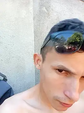 Snapshot of Isak_Millan chatting on October 5, 2025, 8:51 pm Isak Millan online show from October 5, 2025, 8:51 pm