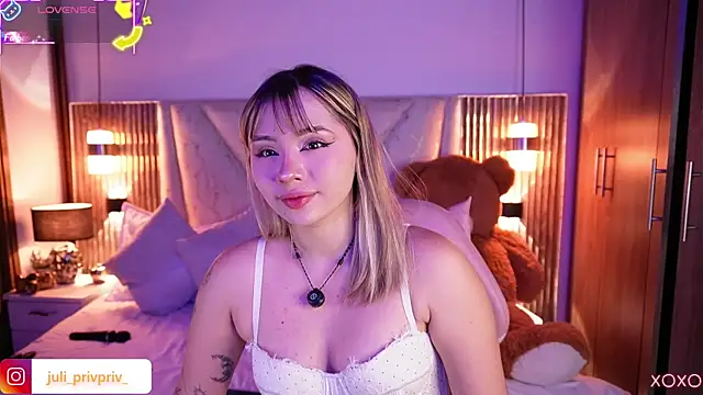 Snapshot of Julieta_priv chatting on February 28, 2026, 2:29 pm Julieta priv online show from February 28, 2026, 2:29 pm