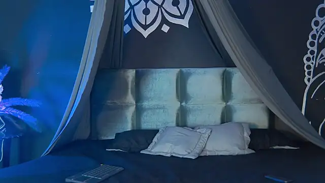 Arii moon online show from September 16, 2025, 7:15 pm