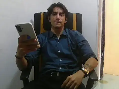 Snapshot of degenluv chatting on June 17, 2026, 8:39 am degenluv online show from June 17, 2026, 8:39 am