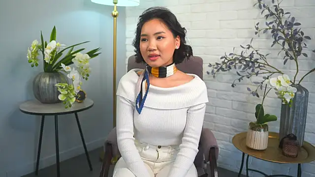 Snapshot of EthalHence chatting on February 15, 2025, 12:01 pm EthalHence online show from February 15, 2025, 12:01 pm