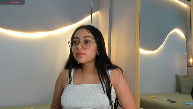 lucelly 15 online show from December 21, 2025, 12:01 pm