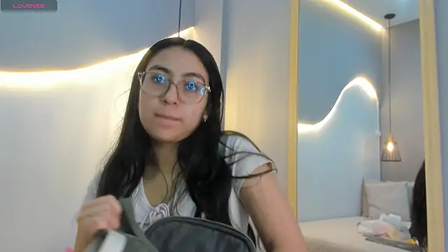 lucelly 15 online show from December 22, 2025, 11:40 am