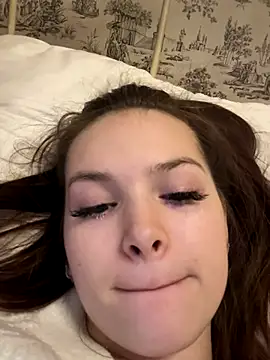 -Amora online show from November 3, 2025, 12:17 pm