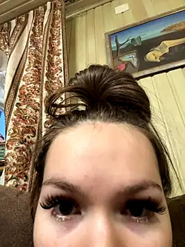 -Amora online show from December 1, 2025, 12:21 pm