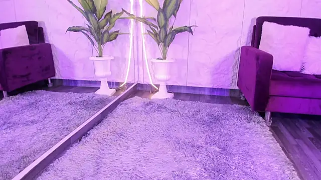 MelanieHillss online show from December 3, 2025, 4:09 am