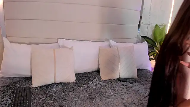 MelanieHillss online show from February 14, 2026, 8:38 pm