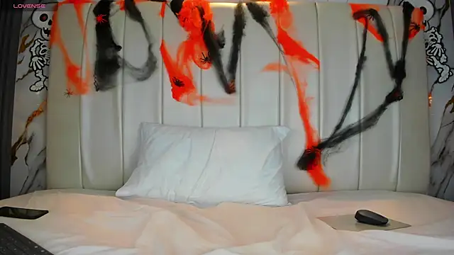 EvaMillins online show from October 28, 2025, 4:05 am