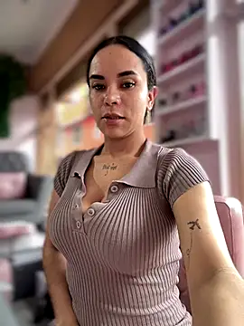 Snapshot of Naatalia chatting on September 22, 2025, 8:44 pm Naatalia online show from September 22, 2025, 8:44 pm