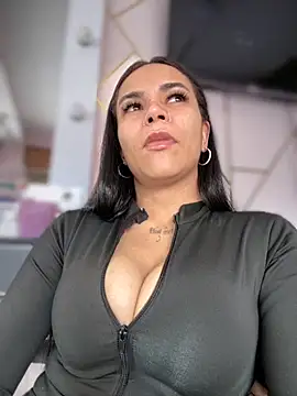 Snapshot of Naatalia chatting on October 28, 2025, 5:37 pm Naatalia online show from October 28, 2025, 5:37 pm