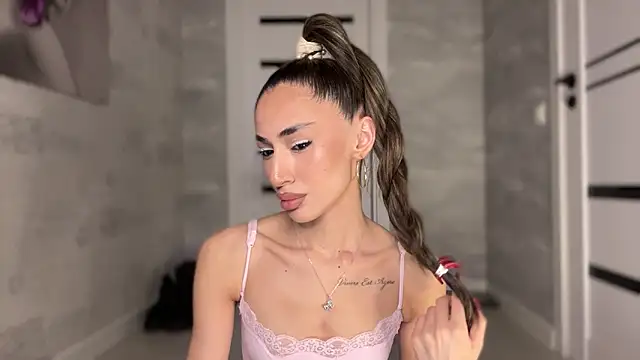 alissadreams online show from April 18, 2026, 12:53 pm