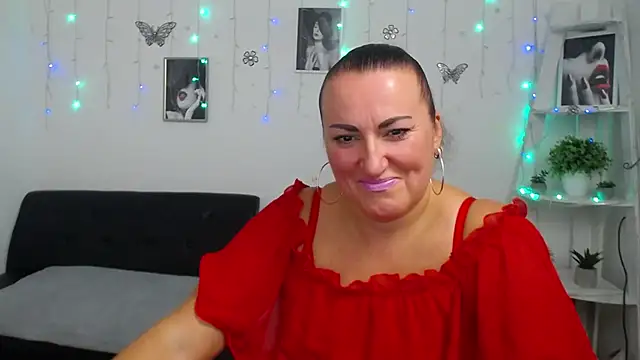 Snapshot of DianaMGG chatting on October 1, 2025, 5:57 am DianaMGG online show from October 1, 2025, 5:57 am