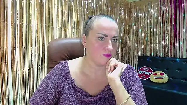 Snapshot of DianaMGG chatting on October 5, 2025, 5:22 pm DianaMGG online show from October 5, 2025, 5:22 pm