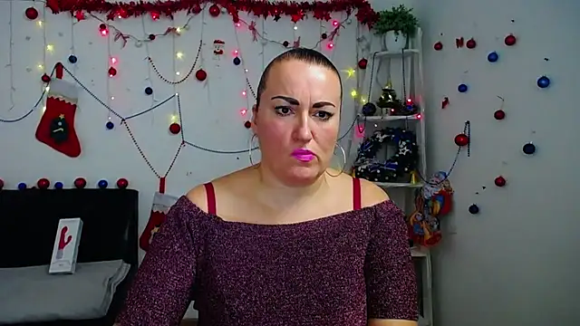 DianaMGG online show from December 5, 2025, 7:10 pm