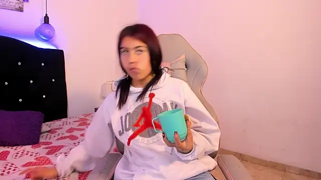 Snapshot of Melany__dreams chatting on February 26, 2025, 4:56 pm Melany dreams online show from February 26, 2025, 4:56 pm