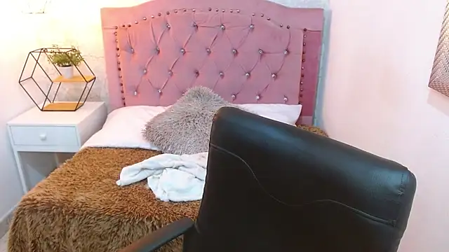 camilah tk online show from November 5, 2025, 7:36 pm