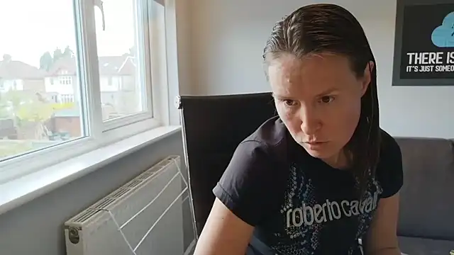 eatmypie69 online show from June 10, 2026, 1:32 pm
