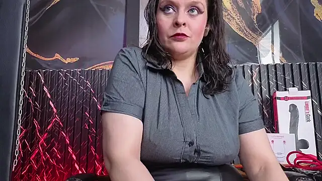 AmandaKovich online show from November 18, 2025, 7:18 pm