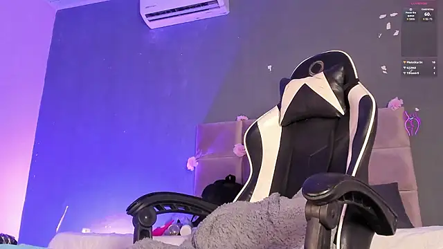  Ashley 33 online show from March 12, 2026, 8:04 pm