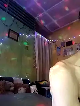 Tolayerfly69 online show from March 10, 2025, 8:48 am