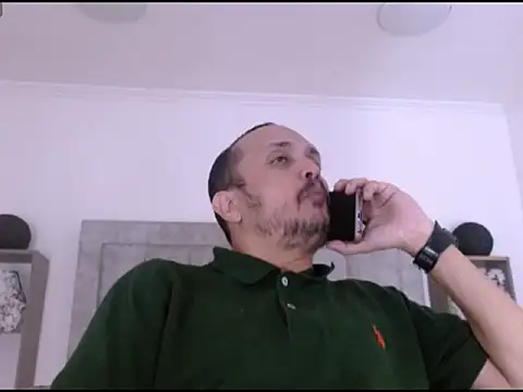 JhonTorres018 online show from February 2, 2026, 8:40 pm