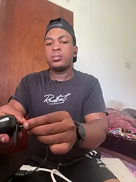 bosszonke123 online show from March 31, 2026, 8:48 am