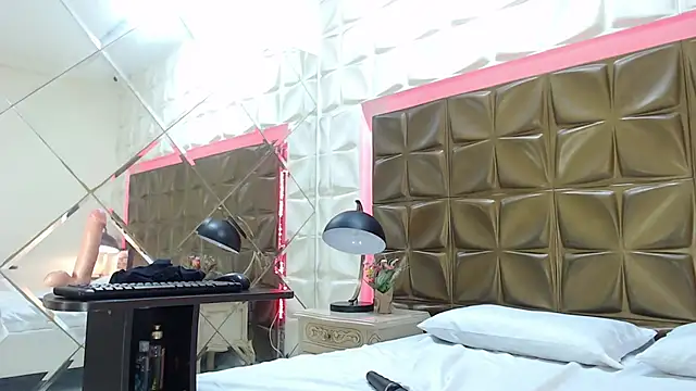 AnahisBennett online show from March 17, 2025, 2:56 pm