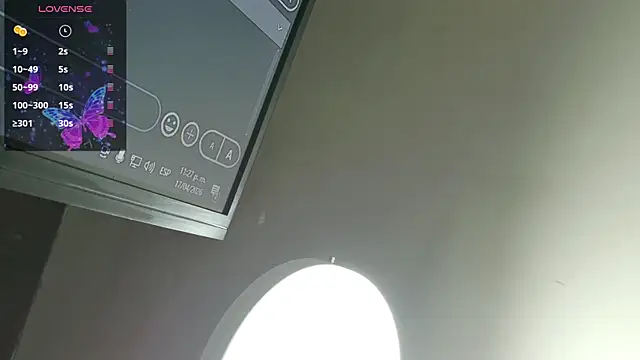 AnahisBennett online show from April 18, 2026, 4:38 am