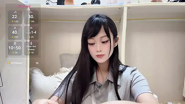yueyue2003 online show from June 3, 2026, 2:44 pm