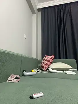 yasemintas online show from April 13, 2026, 10:26 pm