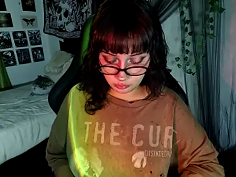 blue katt online show from December 4, 2025, 9:23 pm