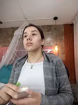 EmmaSulivan online show from October 1, 2025, 12:00 pm