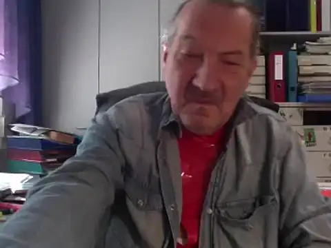 Snapshot of HMStraps01 chatting on January 8, 2025, 11:43 am HMStraps01 online show from January 8, 2025, 11:43 am