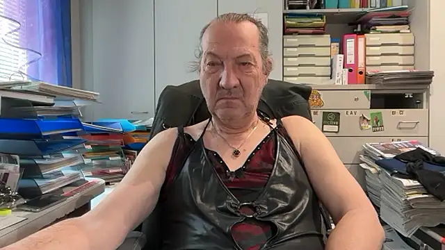 HMStraps01 online show from April 20, 2026, 9:45 am