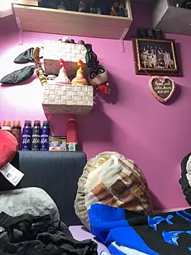 sexymelli18 online show from October 18, 2025, 5:35 pm