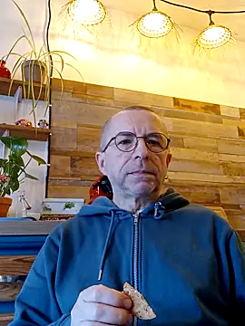 Xavspank2 online show from March 3, 2026, 8:31 am