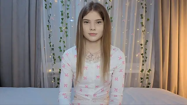 CarolinePepper online show from April 4, 2026, 1:41 pm