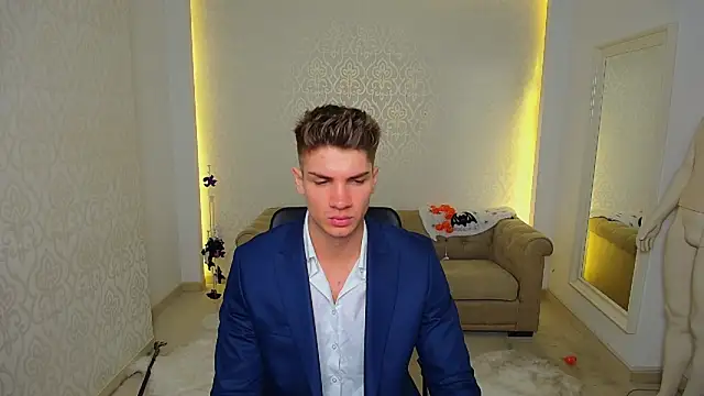 MaxKaiden online show from October 30, 2025, 5:42 am