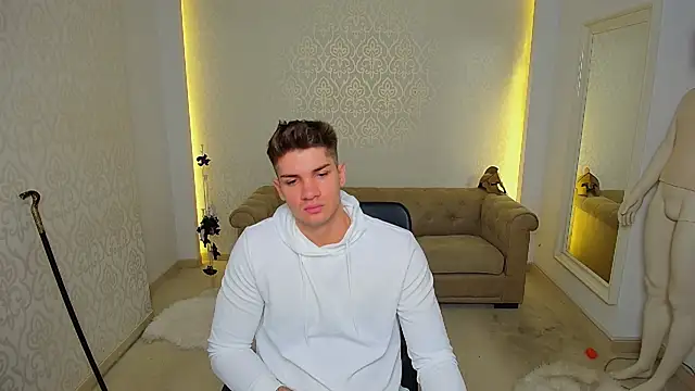 MaxKaiden online show from November 12, 2025, 5:41 am