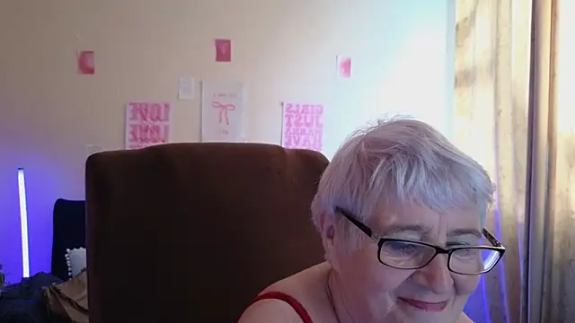 Sandra Snowflake online show from May 11, 2026, 2:45 pm