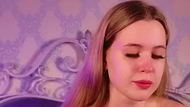 BECKI VRES online show from September 17, 2025, 8:43 pm