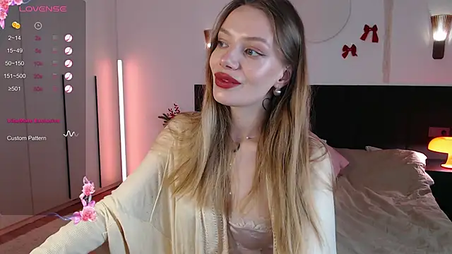 LunaticaBae online show from January 18, 2026, 2:37 am