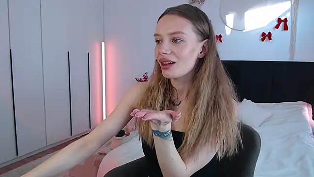 LunaticaBae online show from February 3, 2026, 3:37 am