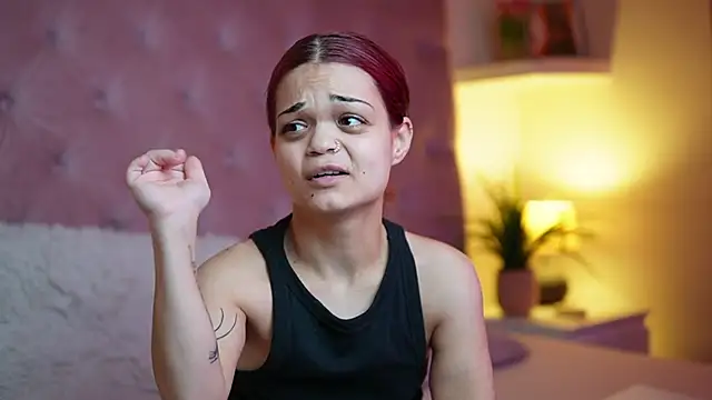 MaiaMini online show from April 6, 2026, 9:49 pm